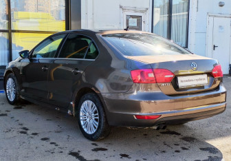 Подержанный автомобиль Volkswagen Jetta Sedan 2011 года (7 фото)