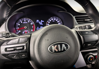 Подержанный автомобиль Kia Rio Hatchback 2019 года (24 фото)