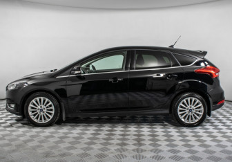 Подержанный автомобиль Ford Focus Hatchback 2017 года (8 фото)