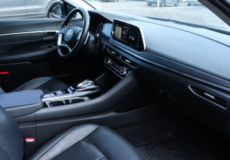 Подержанный автомобиль Hyundai Sonata 2021 года (9 фото)