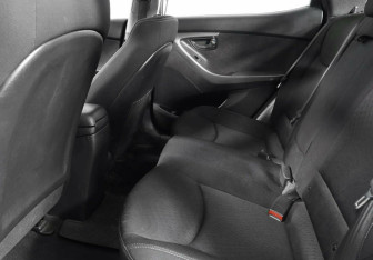 Подержанный автомобиль Hyundai Elantra Sedan 2013 года (10 фото)