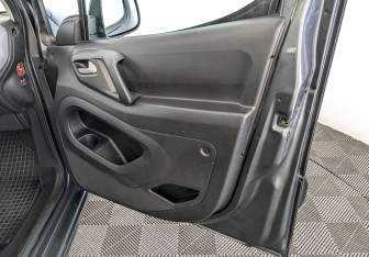 Подержанный автомобиль Peugeot Partner 2021 года (25 фото)