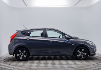 Подержанный автомобиль Hyundai Solaris Hatchback 2013 года (4 фото)