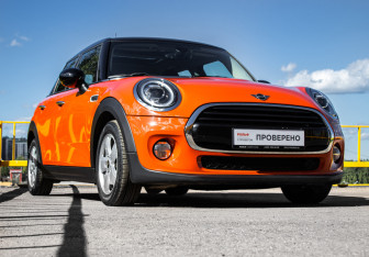 Подержанный автомобиль MINI Hatch 2018 года (3 фото)