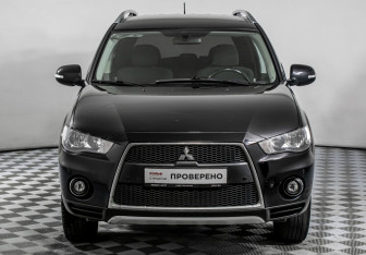 Подержанный автомобиль Mitsubishi Outlander 2010 года (2 фото)