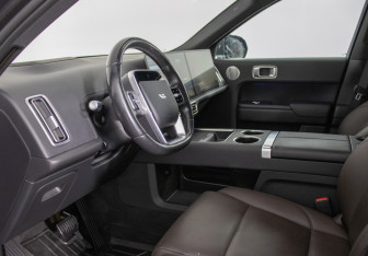 Подержанный автомобиль LiXiang L9 2023 года (8 фото)