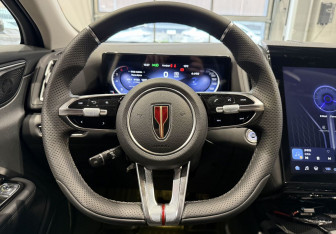 Новый Hongqi HS3 2025 (13 фото)