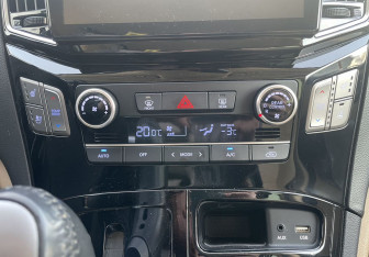 Подержанный автомобиль Hyundai H-1 2019 года (15 фото)