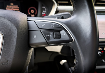 Подержанный автомобиль Audi Q3 2018 года (29 фото)
