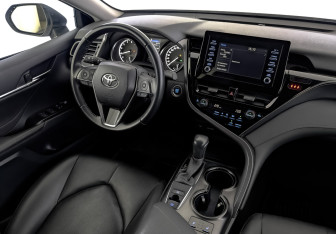 Подержанный автомобиль Toyota Camry Sedan 2021 года (30 фото)