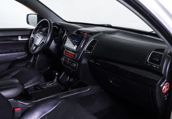 Подержанный автомобиль Kia Sorento 2014 года (10 фото)