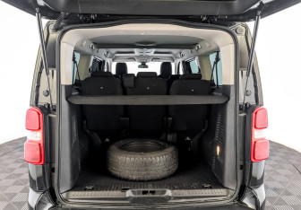 Подержанный автомобиль Peugeot Traveller 2021 года (10 фото)