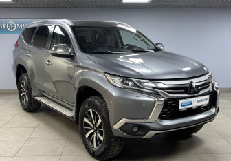 Подержанный автомобиль Mitsubishi Pajero Sport 2017 года (3 фото)
