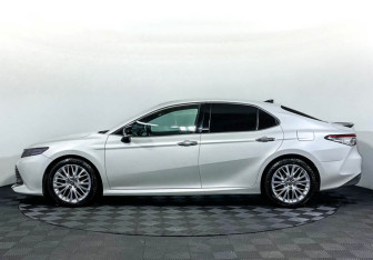 Подержанный автомобиль Toyota Camry Sedan 2019 года (8 фото)