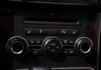 Подержанный автомобиль Land Rover Range Rover Sport 2011 года (22 фото)