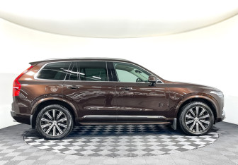 Подержанный автомобиль Volvo XC90 2021 года (4 фото)