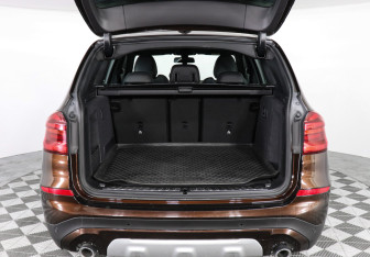 Подержанный автомобиль BMW X3 2020 года (9 фото)