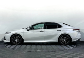 Подержанный автомобиль Toyota Camry Sedan 2020 года (8 фото)
