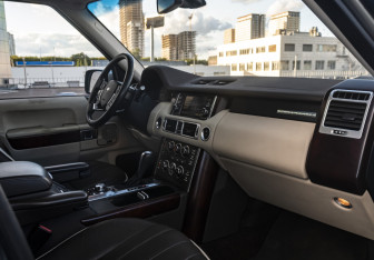 Подержанный автомобиль Land Rover Range Rover 2009 года (17 фото)