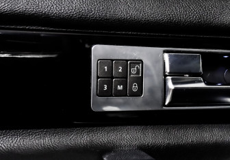 Подержанный автомобиль Land Rover Discovery 2013 года (20 фото)