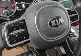 Подержанный автомобиль Kia Carnival 2021 года (28 фото)