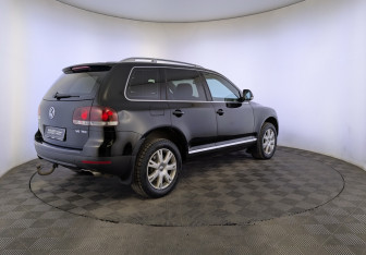 Подержанный автомобиль Volkswagen Touareg 2008 года (5 фото)