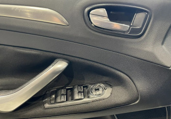 Подержанный автомобиль Ford Mondeo Sedan 2007 года (15 фото)
