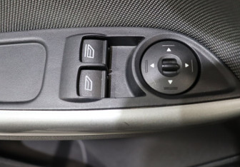 Подержанный автомобиль Ford Focus Hatchback 2013 года (11 фото)