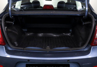 Подержанный автомобиль Renault Logan Sedan 2013 года (12 фото)