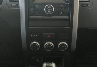 Подержанный автомобиль Nissan X-Trail 2008 года (12 фото)