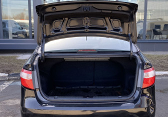 Подержанный автомобиль Kia Rio Sedan 2013 года (9 фото)