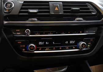 Подержанный автомобиль BMW X4 2021 года (19 фото)