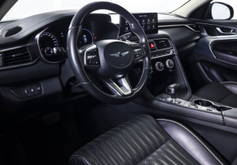 Подержанный автомобиль Genesis G70 2021 года (14 фото)