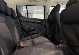 Подержанный автомобиль Suzuki Swift Hatchback 2011 года (10 фото)