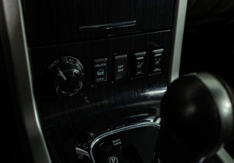 Подержанный автомобиль Nissan Pathfinder 2012 года (15 фото)