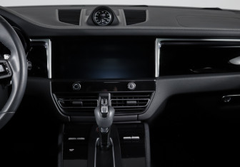 Подержанный автомобиль Porsche Macan 2022 года (13 фото)