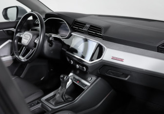 Подержанный автомобиль Audi Q3 2020 года (9 фото)