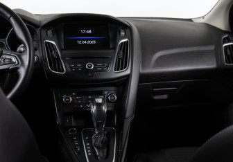 Подержанный автомобиль Ford Focus Sedan 2015 года (14 фото)