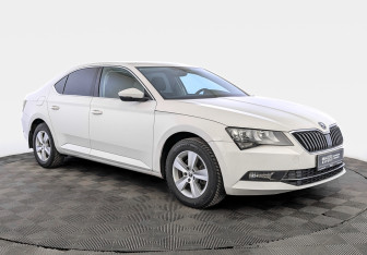 Подержанный автомобиль Skoda Superb Liftback 2016 года (3 фото)