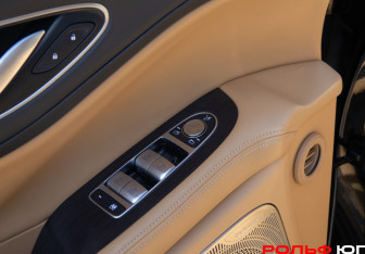 Подержанный автомобиль Voyah Dream 2023 года (31 фото)