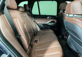Подержанный автомобиль BMW X5 2021 года (14 фото)