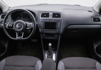Подержанный автомобиль Volkswagen Polo Sedan 2018 года (13 фото)