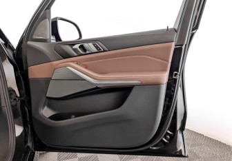 Подержанный автомобиль BMW X5 2021 года (25 фото)