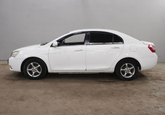 Подержанный автомобиль Geely Emgrand EC7 Sedan 2013 года (8 фото)