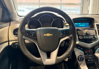 Подержанный автомобиль Chevrolet Cruze Sedan 2010 года (14 фото)