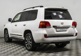 Подержанный автомобиль Toyota Land Cruiser Suv 2012 года (7 фото)