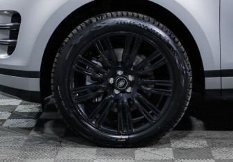 Подержанный автомобиль Land Rover Range Rover Evoque 2025 года (15 фото)