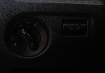 Подержанный автомобиль Skoda Fabia Hatchback 2012 года (15 фото)