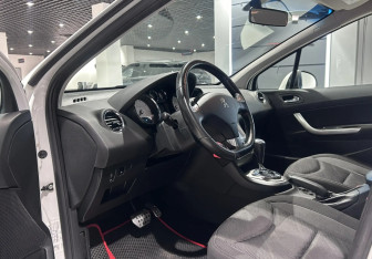 Подержанный автомобиль Peugeot 408 2014 года (8 фото)