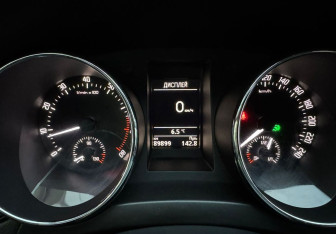 Подержанный автомобиль Skoda Yeti 2014 года (12 фото)